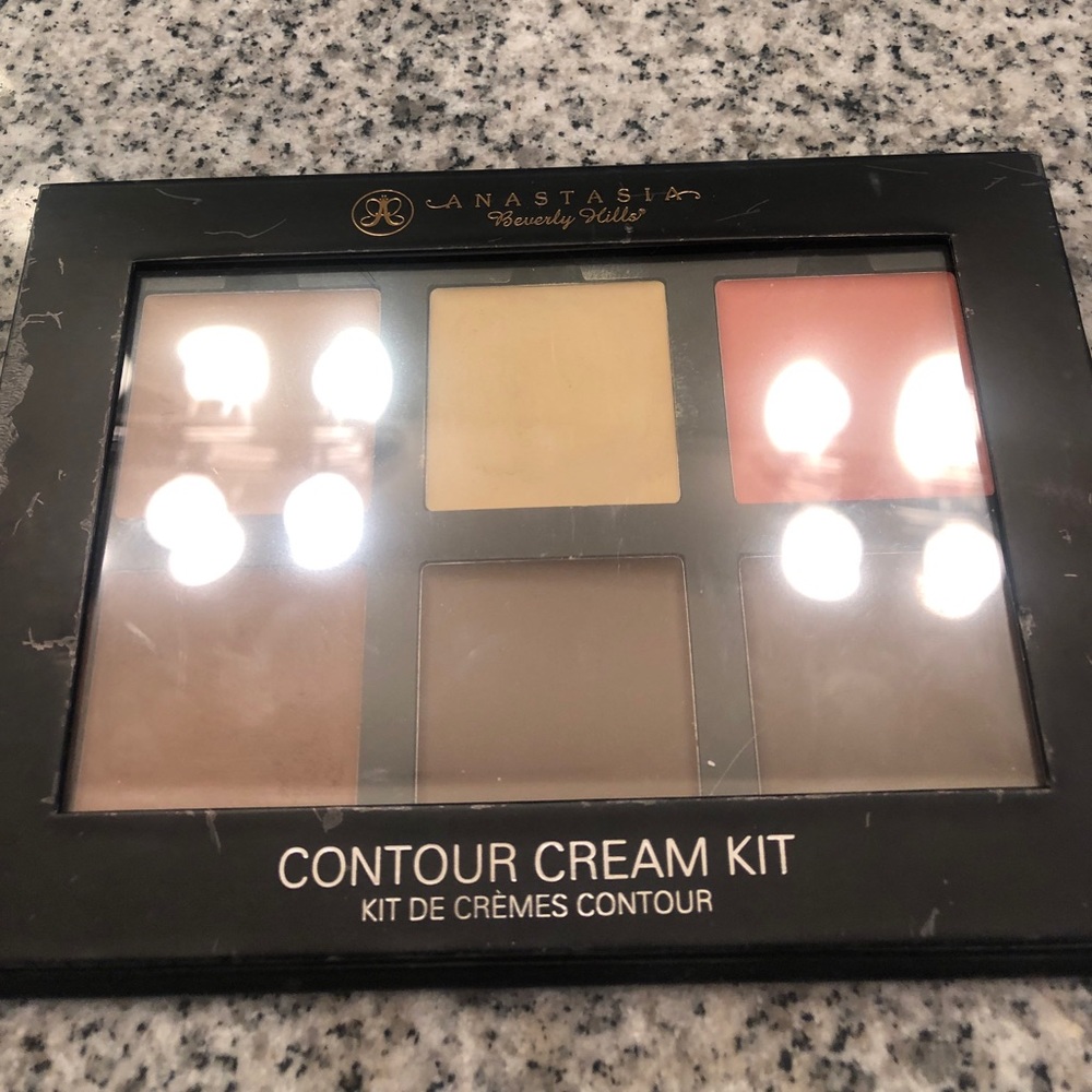 SOLD Anastasia Beverly Hills cream contour kit.